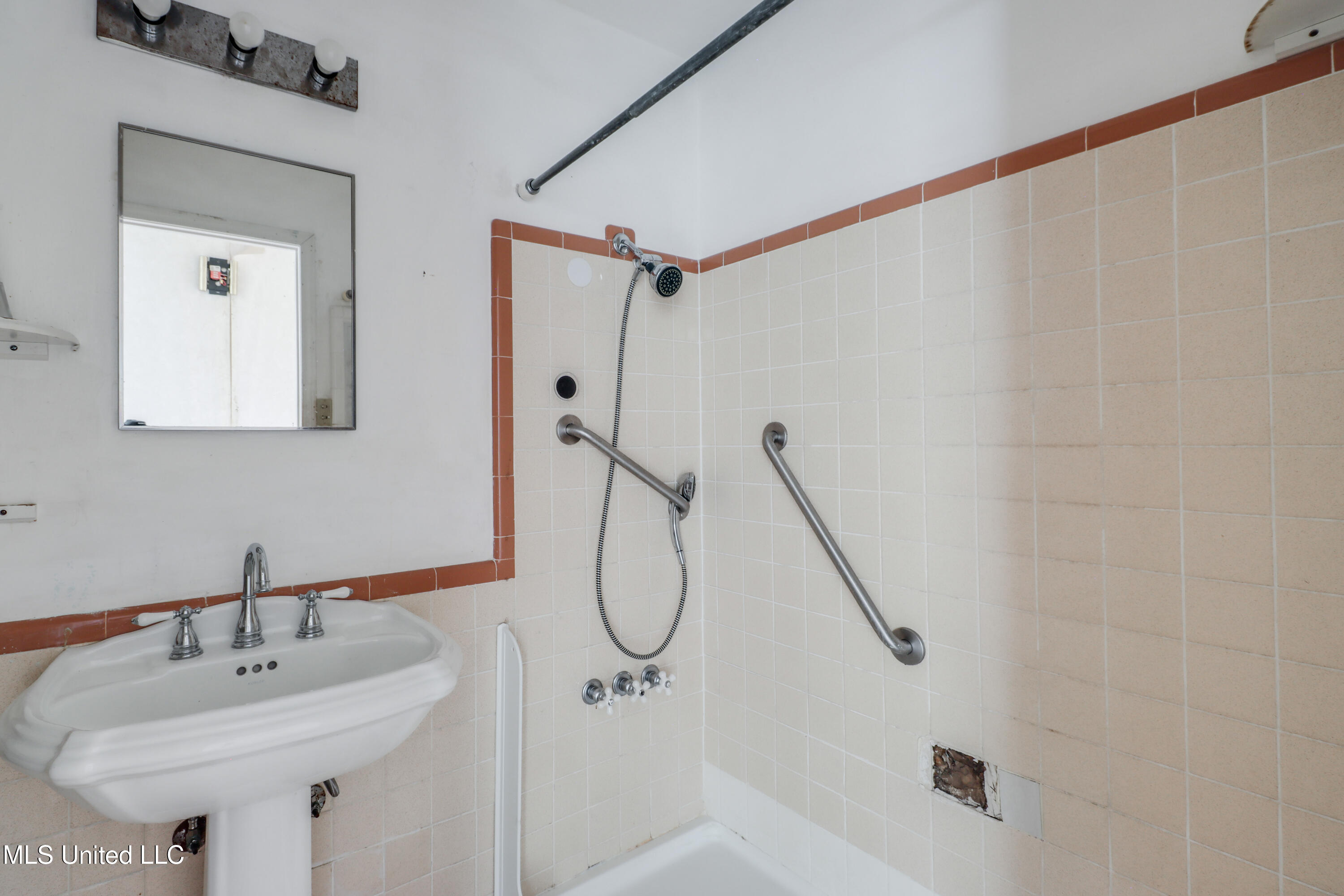 3300 Macphelah Road Moss Point, MS 39567 - Photo 9 of 20 Photo Dec 10 2025, 3300 Macphelah 9