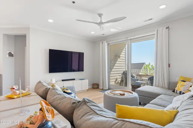 $3,850 | 22 Cooper Avenue, Unit 211, Long Branch, NJ 07740