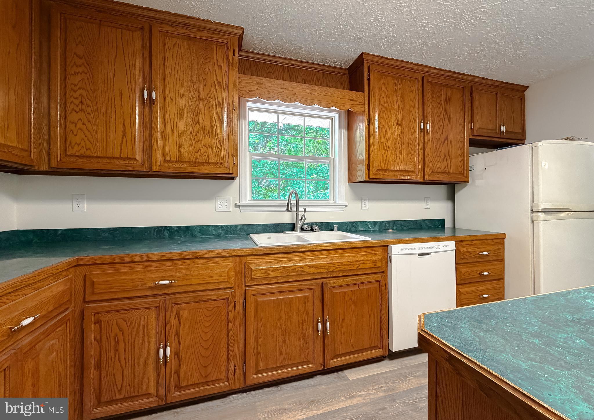 39655 Persimmon Creek Road Mechanicsville, MD 20659 - Photo 8 of 35 Kitchen