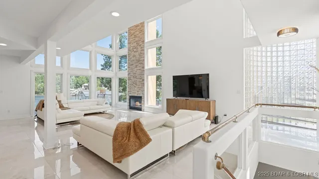 $1,890,000 | 149 Thornwood Circle, Sunrise Beach, MO 65079