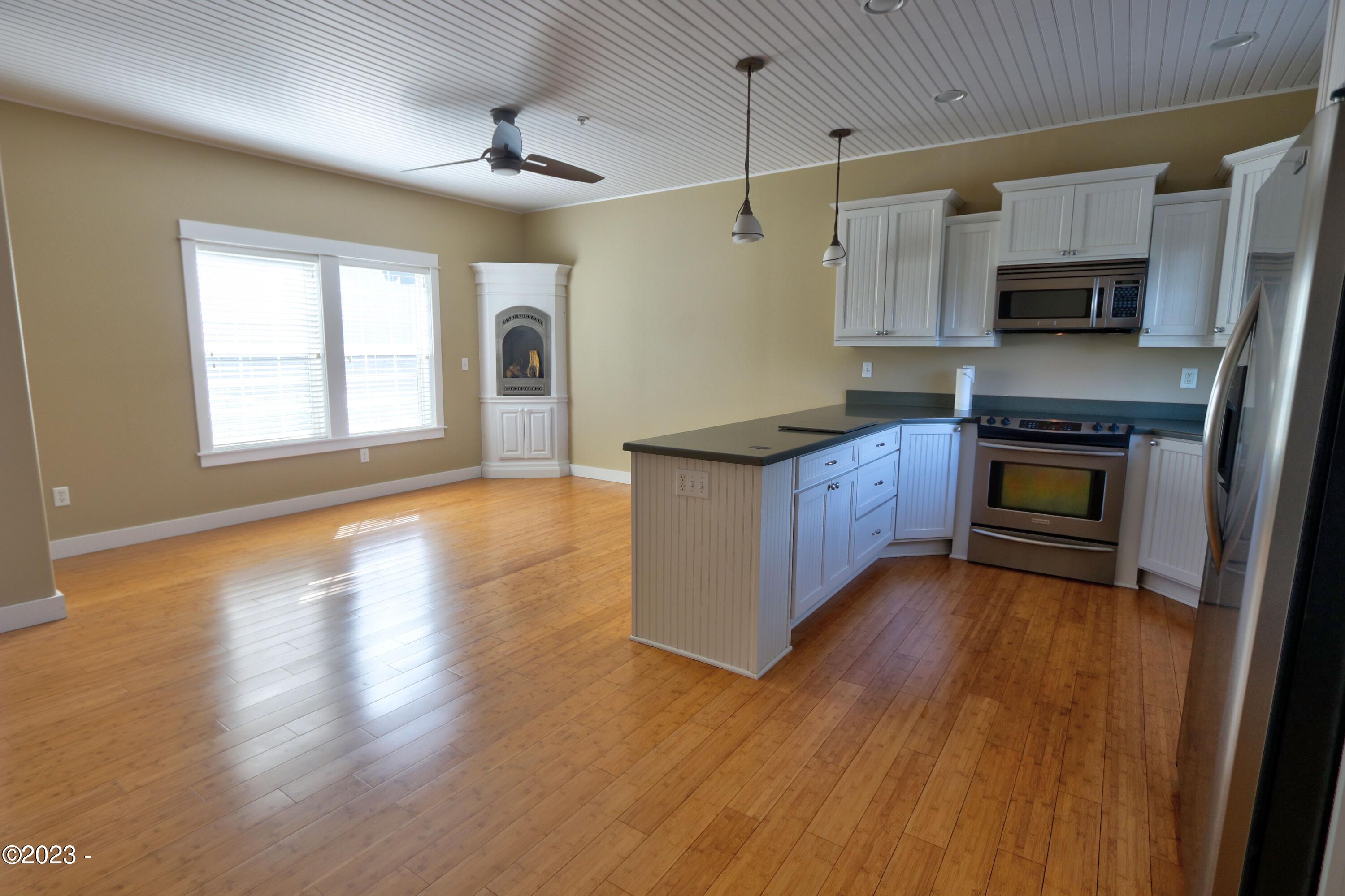 2910 Southwest Brant Street Newport, OR 97366 - Photo 12 of 33 IMG_7068_69_70