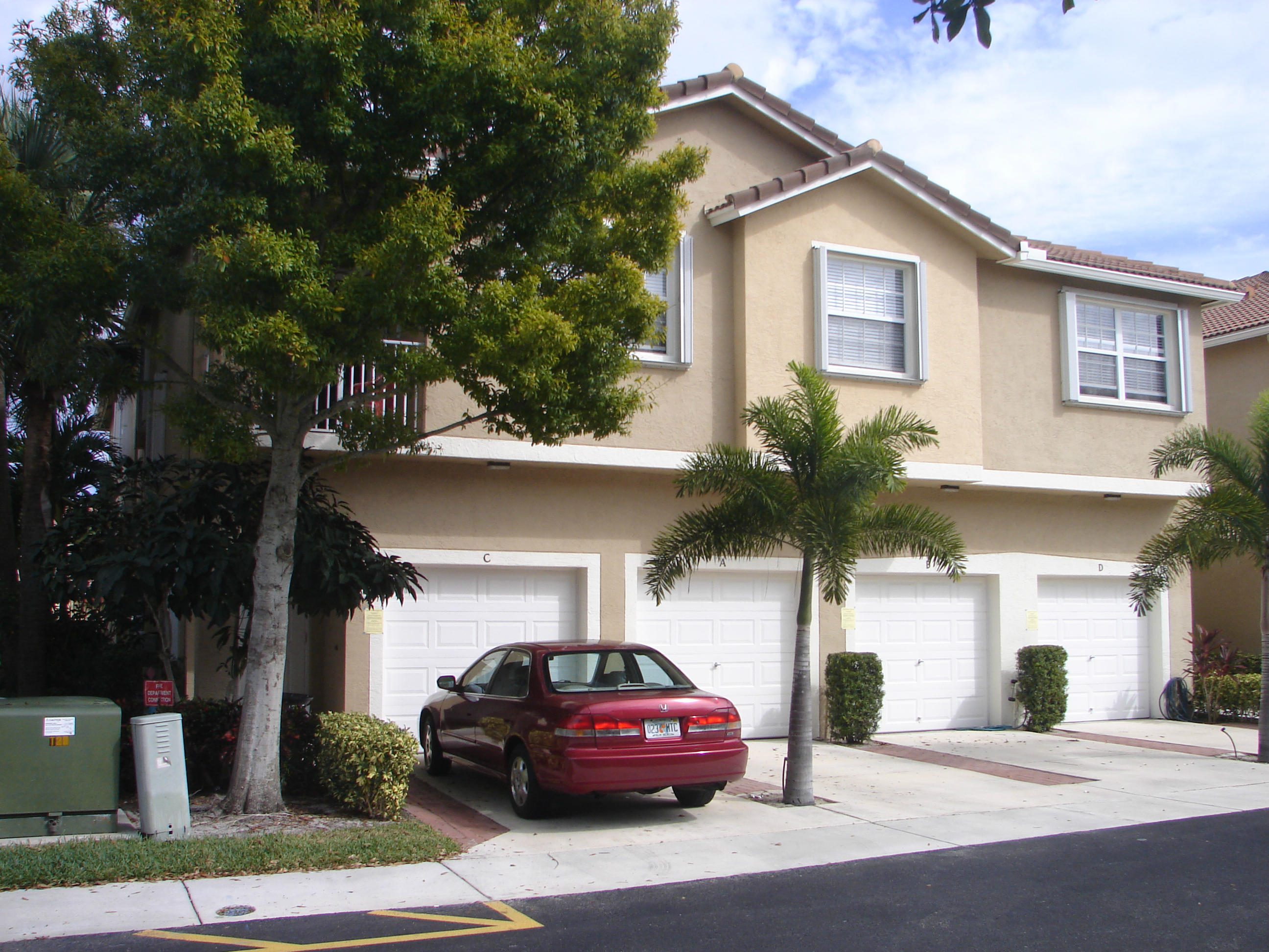 112 Lighthouse Circle, Unit B Jupiter, FL 33469 - Photo 18 of 22 garageview