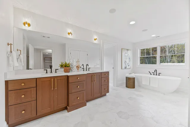 $3,750,000 | 1959 Windridge Drive, Lake Forest, IL 60045