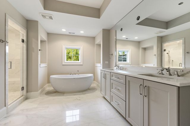 $3,750,000 | 1959 Windridge Drive, Lake Forest, IL 60045