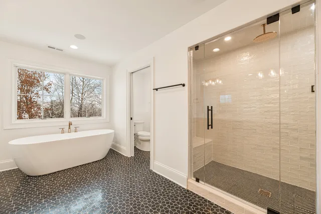 $3,750,000 | 1959 Windridge Drive, Lake Forest, IL 60045