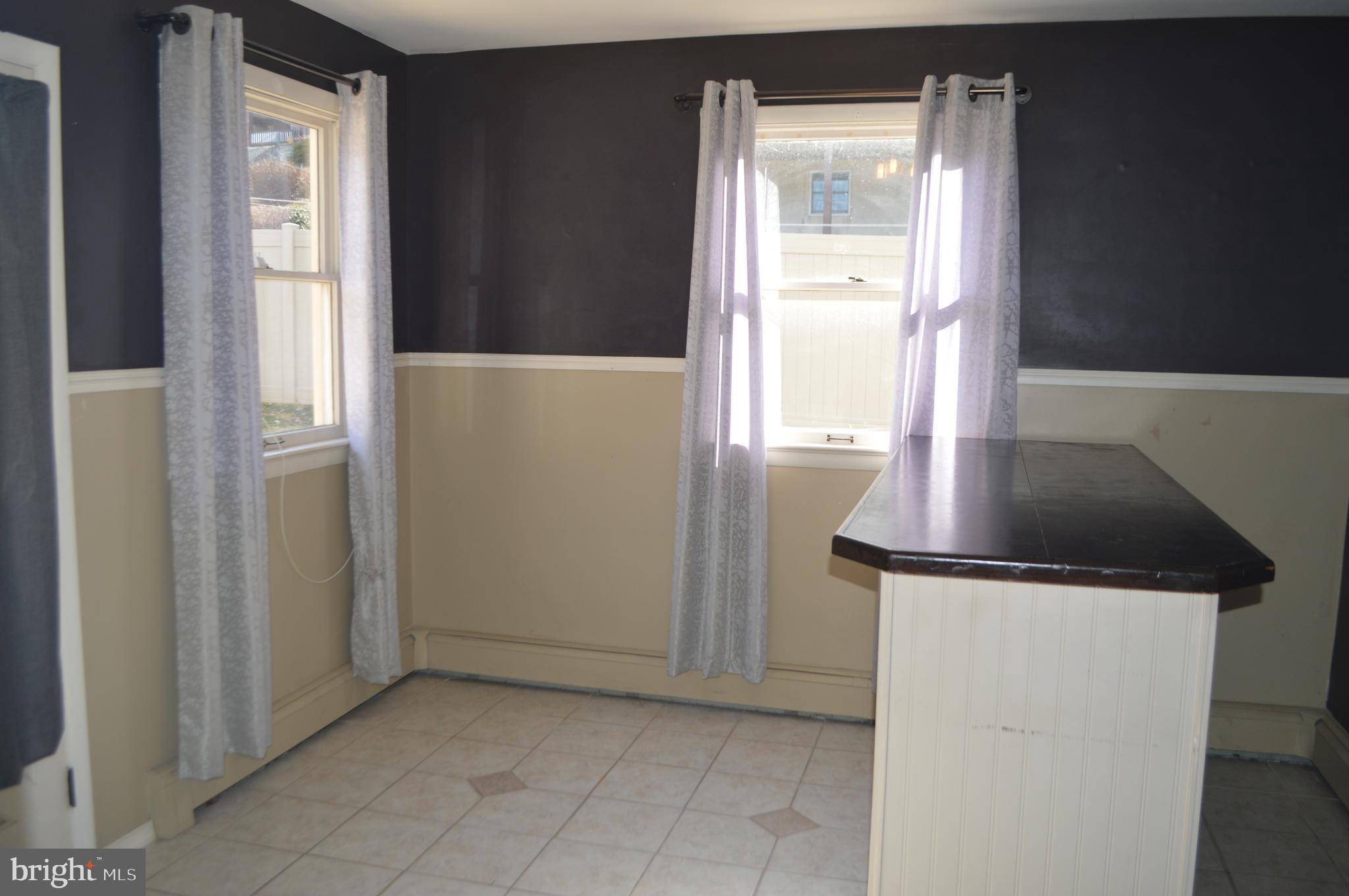 110 East Broad Street Reading, PA 19607 - Photo 25 of 41 family room