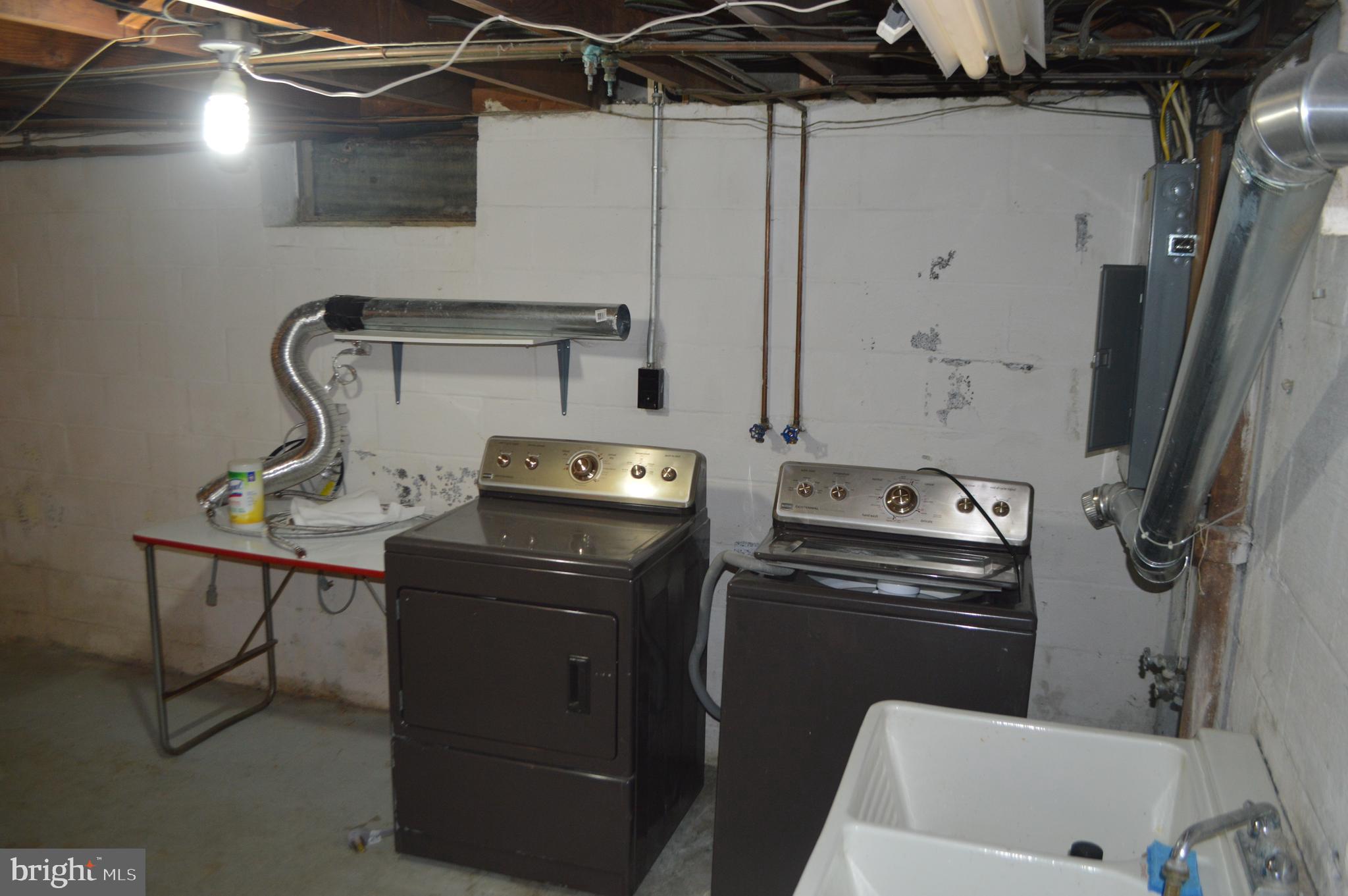 110 East Broad Street Reading, PA 19607 - Photo 35 of 41 laundry area