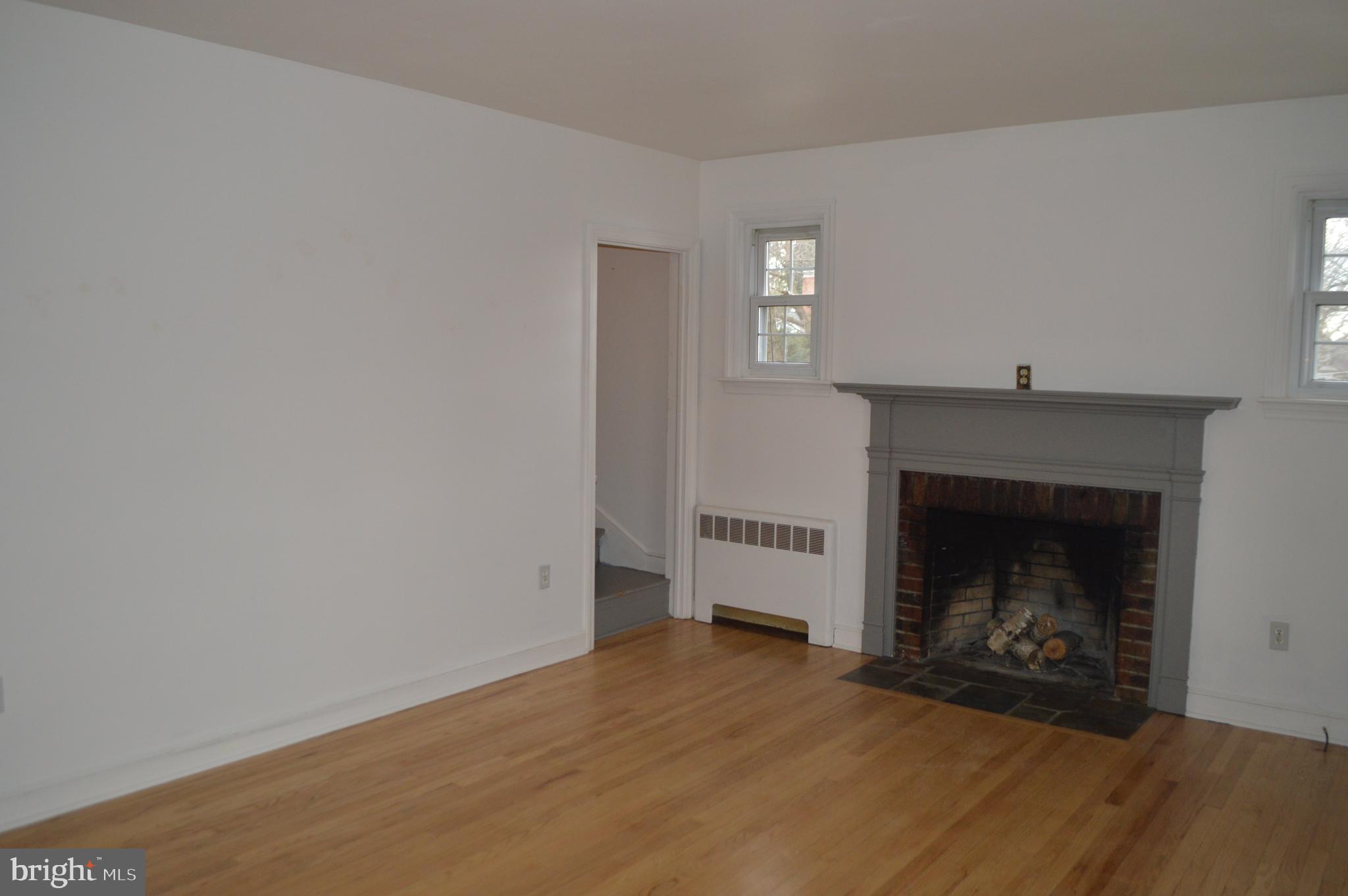 110 East Broad Street Reading, PA 19607 - Photo 8 of 41 Living Room
