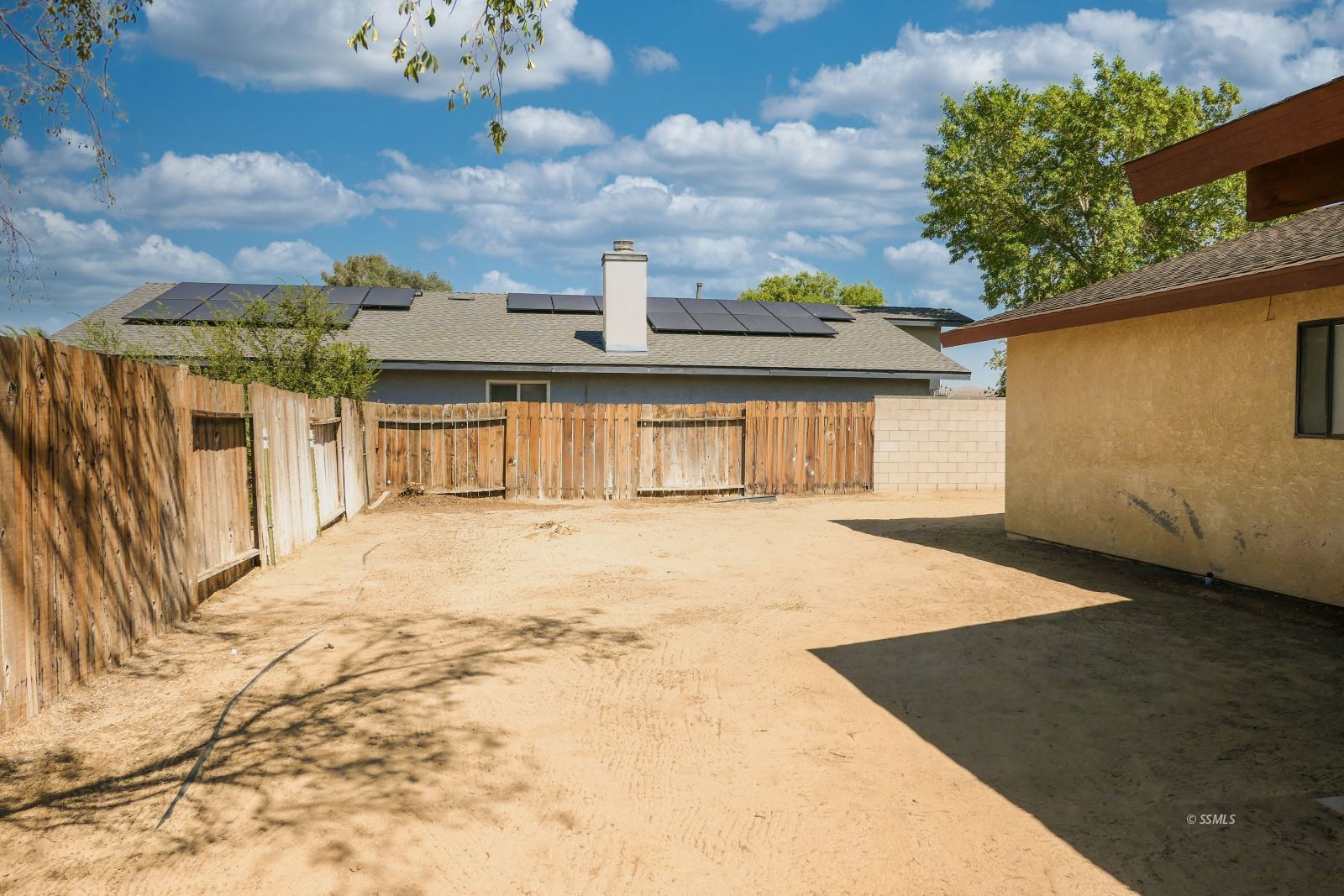 322 Reese Street Ridgecrest, CA 93555 - Photo 32 of 35 a front view of a house with a yard
