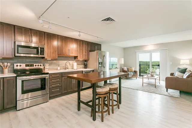 $3,000 | 205 Lakeshore Drive, Unit 508, Canandaigua City, NY 14424