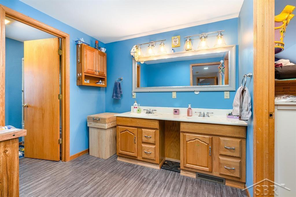 2528 East Stewart Road Midland, MI 48640 - Photo 16 of 33 50170382-a3c0172e-cac2-4f9e-aedb-b291128b95f1.JPG