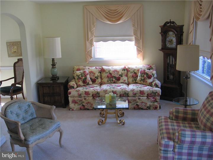 216 Signal Road Drexel Hill, PA 19026 - Photo 3 of 22 Living Room