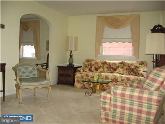 216 Signal Road Drexel Hill, PA 19026 - Photo 4 of 22 Living Room