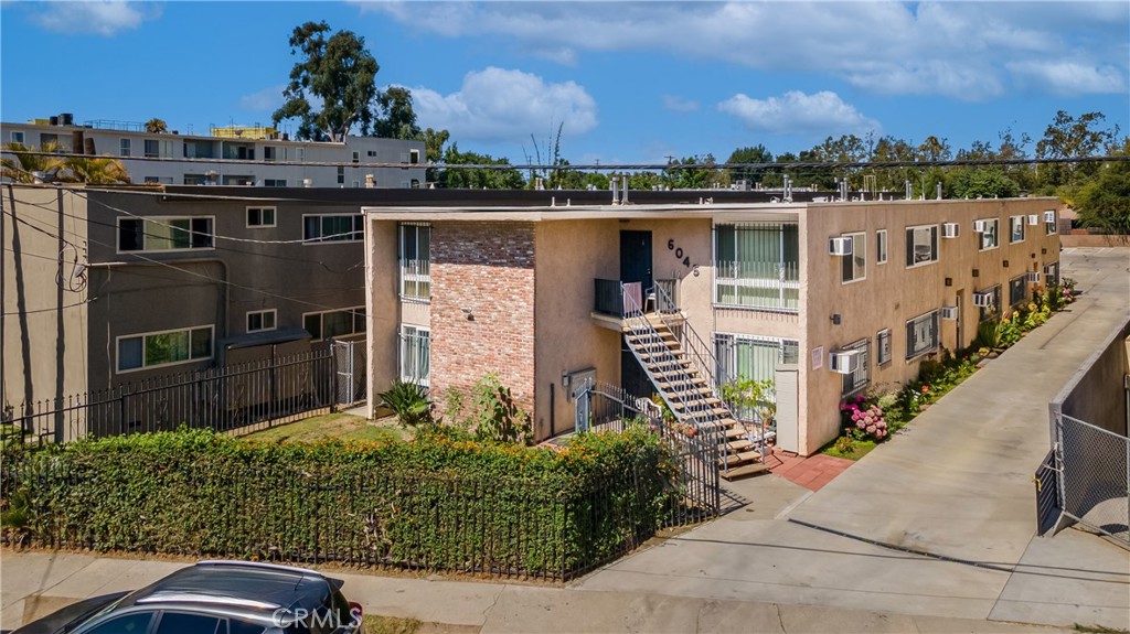 6045 Hazelhurst Place, Unit 7 North Hollywood, CA 91606 - Photo 2 of 12