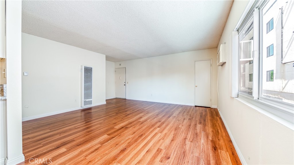 6045 Hazelhurst Place, Unit 7 North Hollywood, CA 91606 - Photo 5 of 12