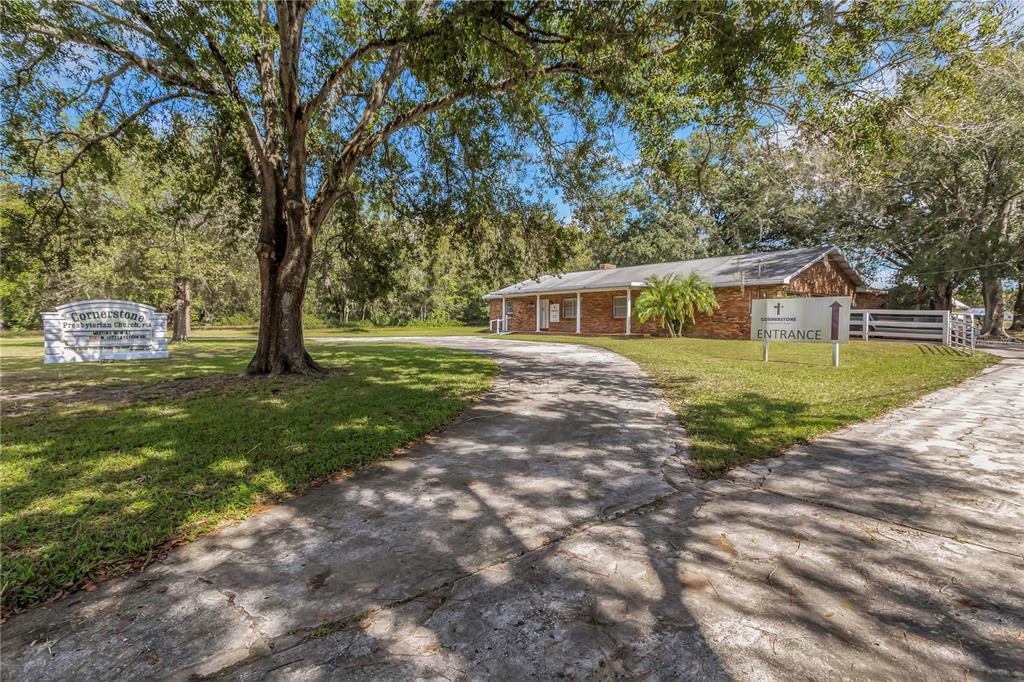17515 Lakeshore Road Lutz, FL 33558 - Photo 4 of 61