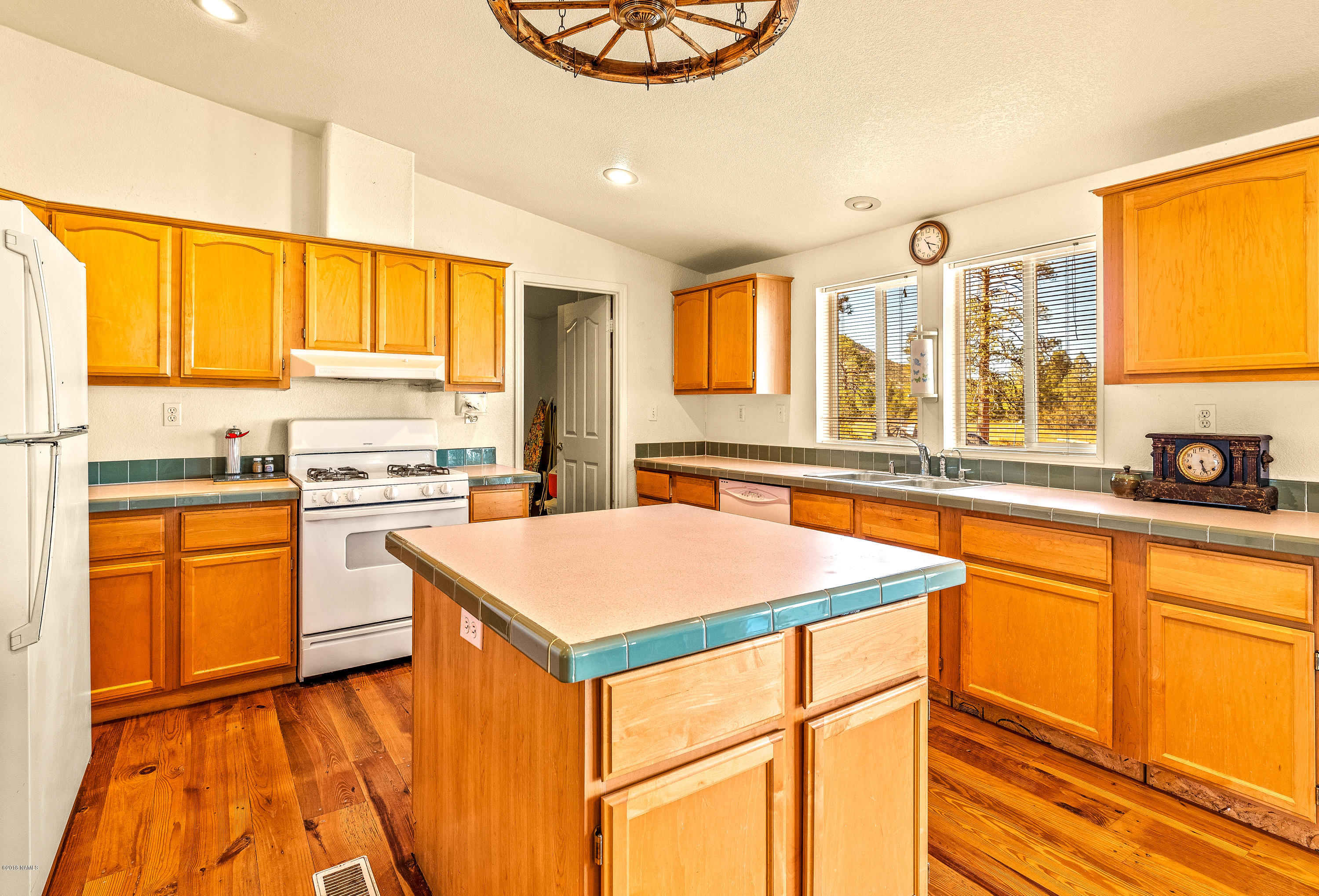 2466 East Spring Valley Road Williams, AZ 86046 - Photo 8 of 32 DSC_7754