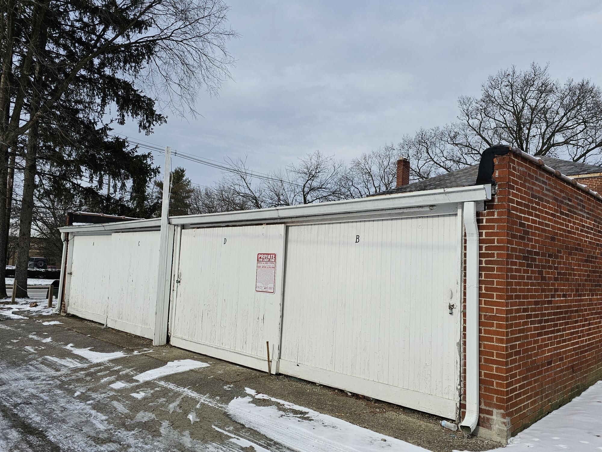 1156 South Cassingham Road Columbus, OH 43209 - Photo 3 of 20 1156RearGar