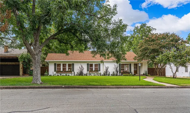 $450,000 | 2617 Pine Avenue, Waco, TX 76708