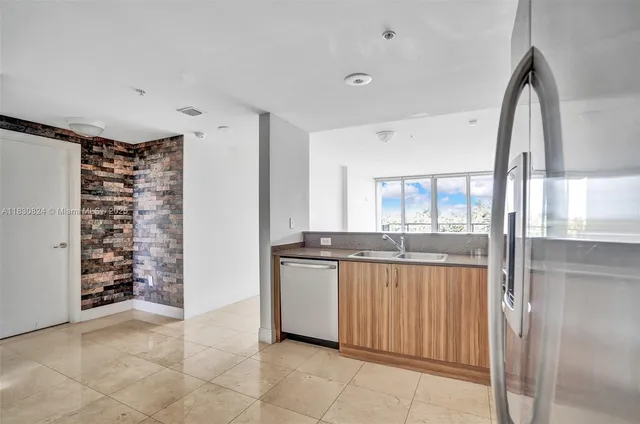 $499,000 | 6305 Indian Creek Drive, Unit 3B, Miami Beach, FL 33141