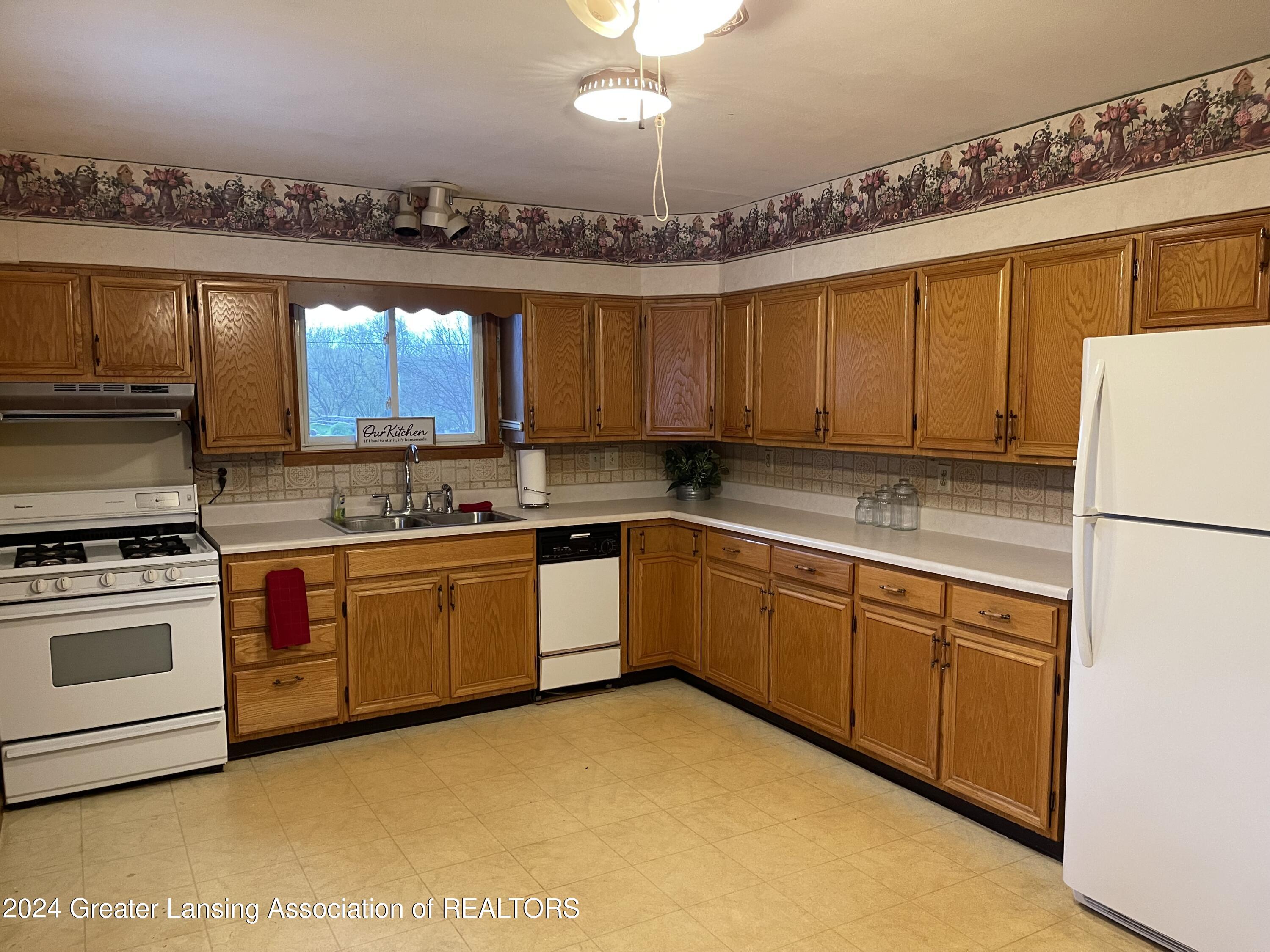 7140 Williams Road Lansing, MI 48911 - Photo 6 of 23 IMG_6163 (1)
