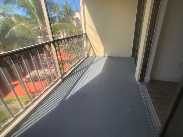 $2,457 | 19455 Northeast 10th Avenue, Unit 2301, North Miami Beach, FL 33179