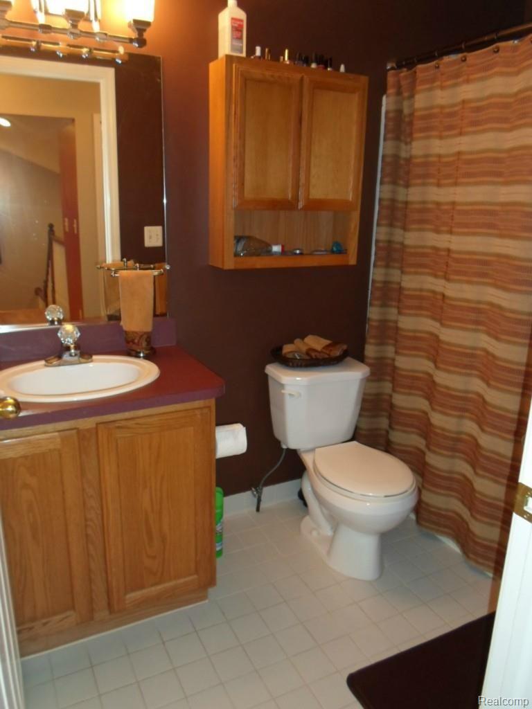16647 Country Ridge Lane Macomb, MI 48044 - Photo 18 of 28 SAM_1488.jpg
