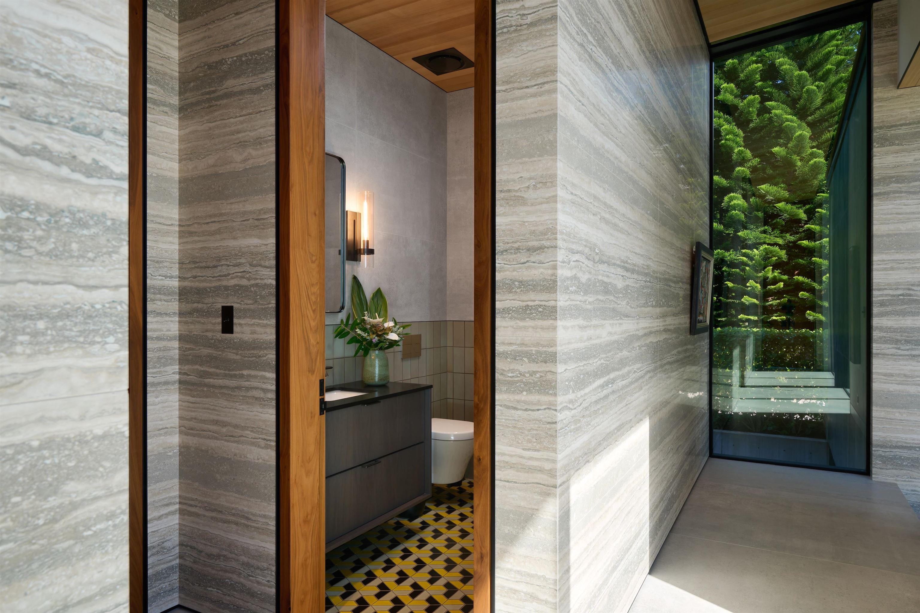 1642 West Kuiaha Road Haiku, HI 96708 - Photo 23 of 50 a view of a bathroom