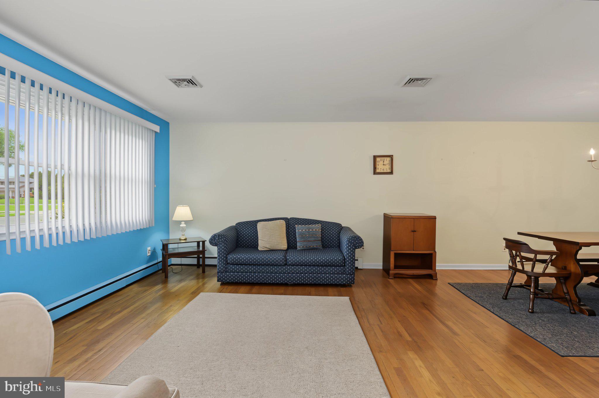 2702 Pecksniff Road Wilmington, DE 19808 - Photo 8 of 24 Bright and inviting living space.