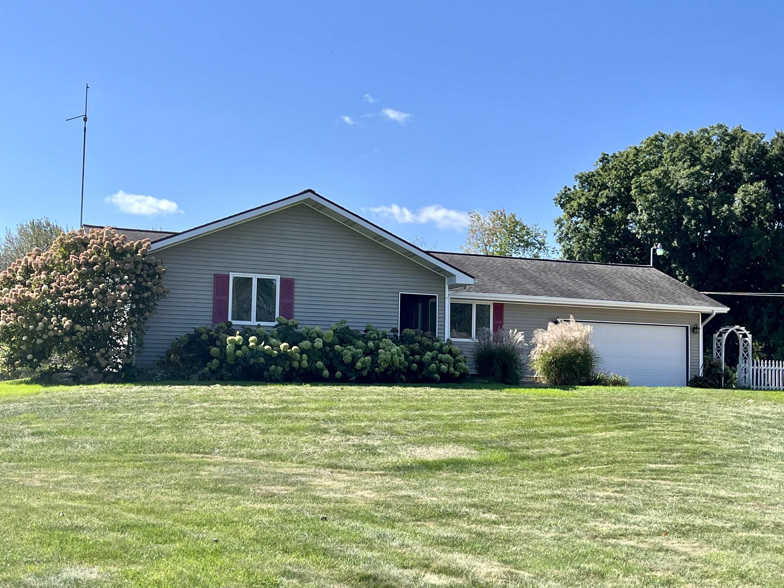 2330 East Surrey Road Farwell, MI 48622 - Photo 4 of 60 1926963-8015b422-3c6f-418b-b156-d22f42658d46.JPG