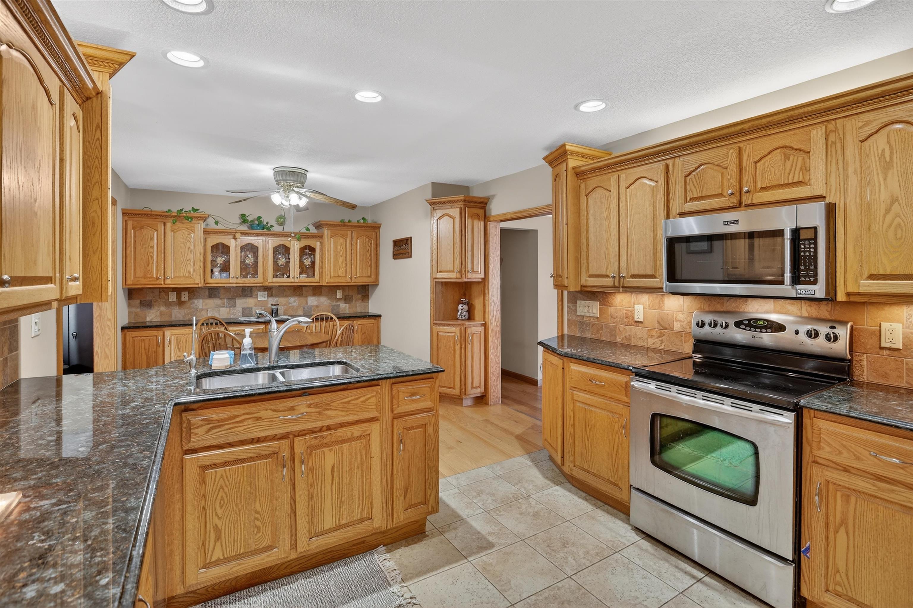 1502 7 Mile Road Kawkawlin, MI 48631 - Photo 3 of 31