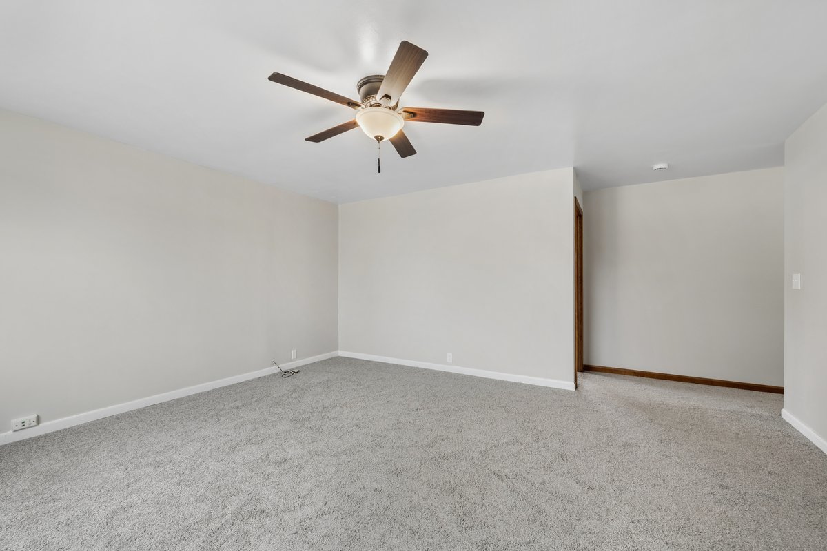 59 Wren Road Carpentersville, IL 60110 - Photo 10 of 19 a view of an empty room