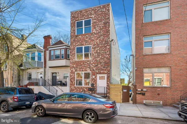 $2,100 | 1645 North Marshall Street, Unit 1, Philadelphia, PA 19122