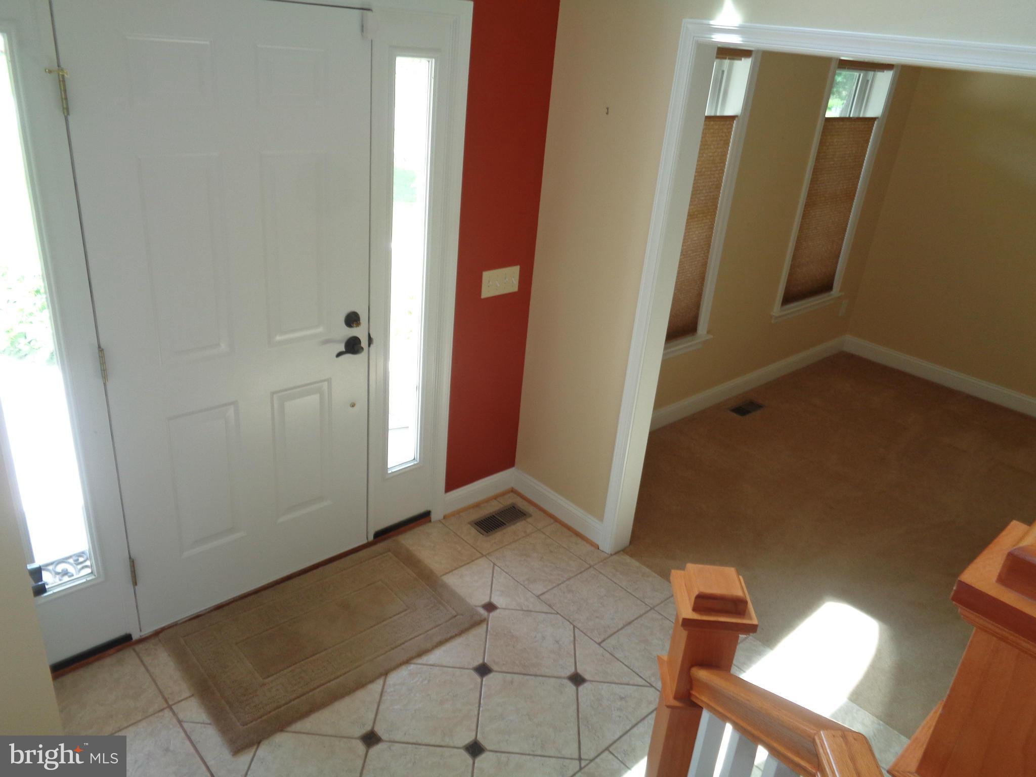 1113 Cedar Creek Road Baltimore, MD 21221 - Photo 3 of 28 WELCOMINNG ENTRANCE FOYER