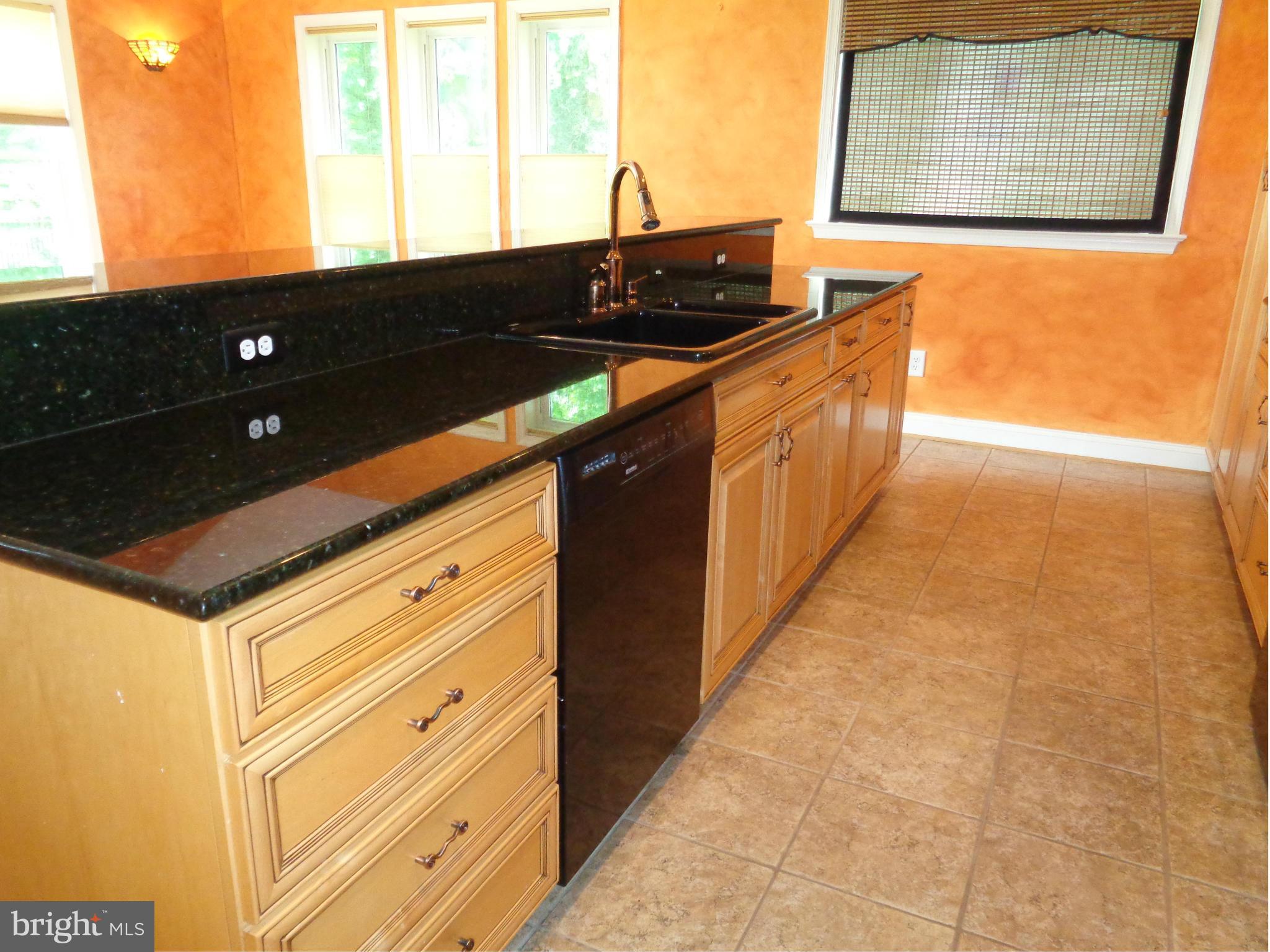 1113 Cedar Creek Road Baltimore, MD 21221 - Photo 9 of 28 TERRIFIC COUNTER AND CABINET SPACE