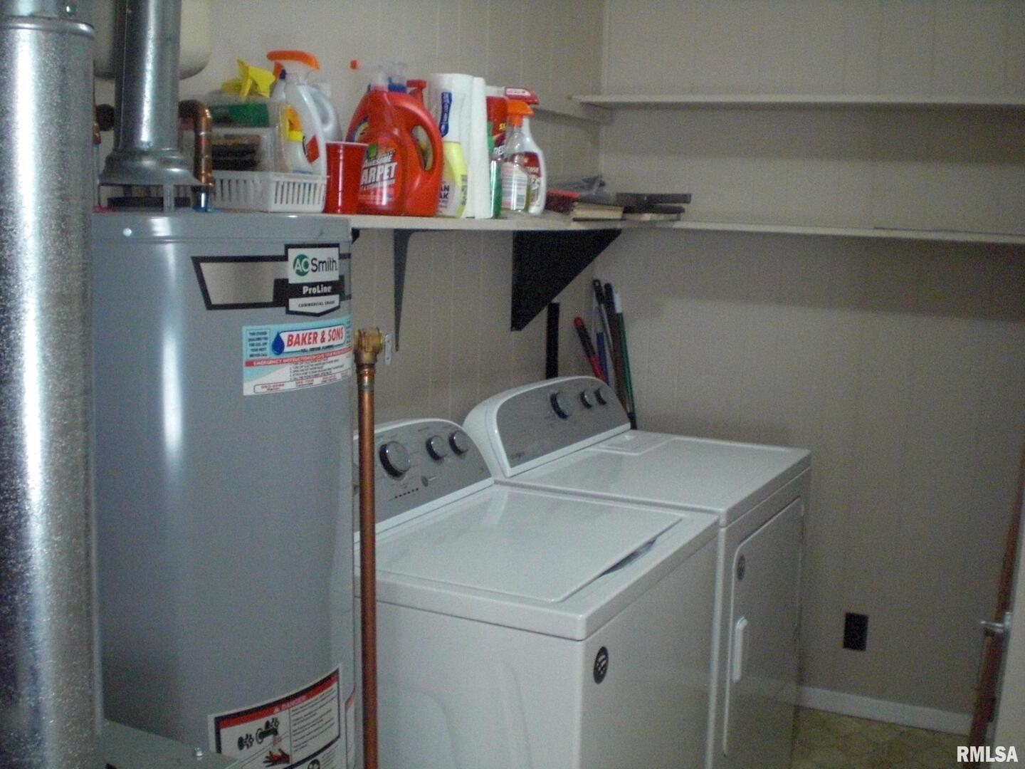 1109 Marion Street Carterville, IL 62918 - Photo 5 of 16 a utility room with dryer and washer