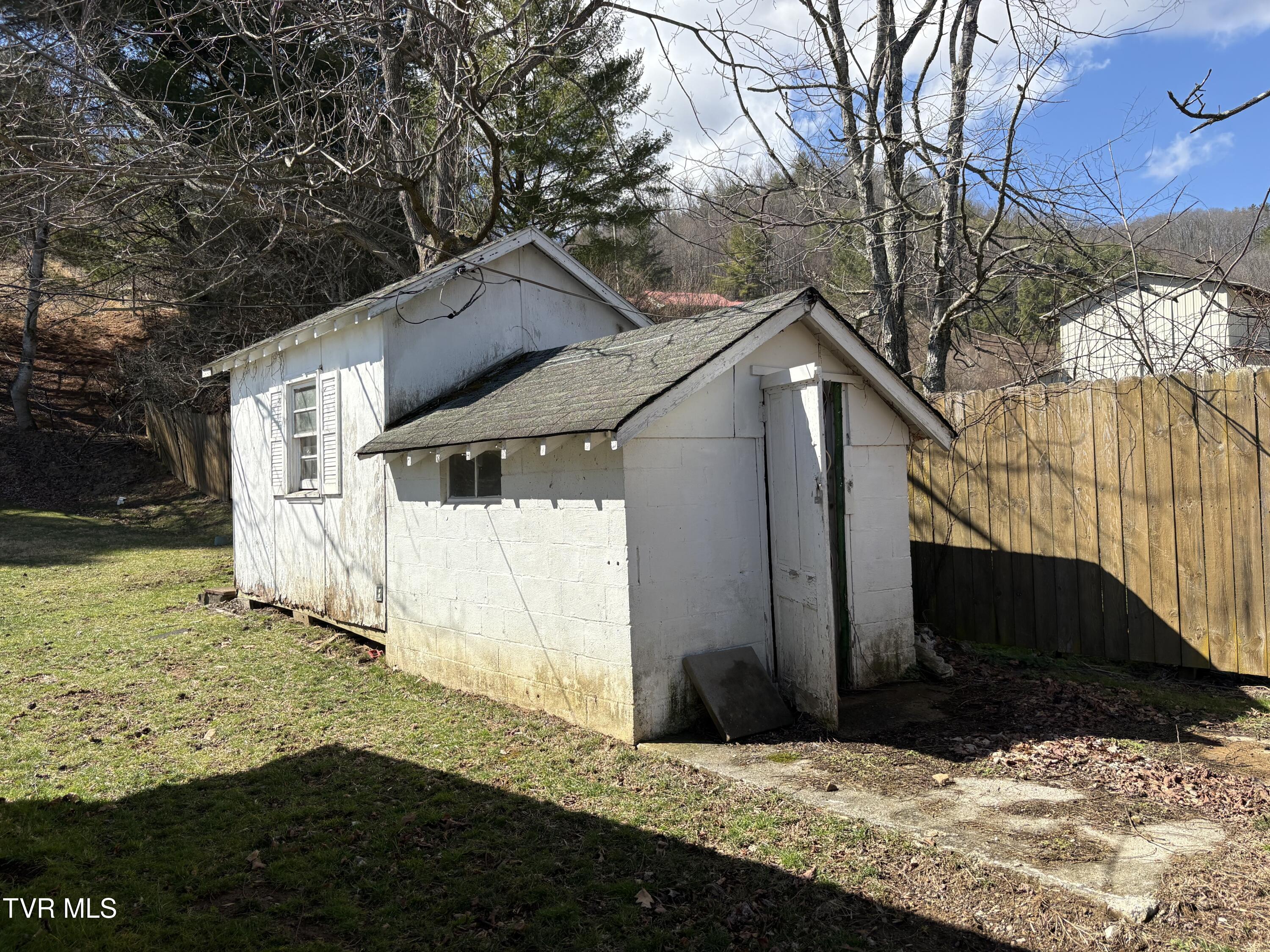 1820 Pine Orchard Road Butler, TN 37640 - Photo 13 of 35 IMG_0314