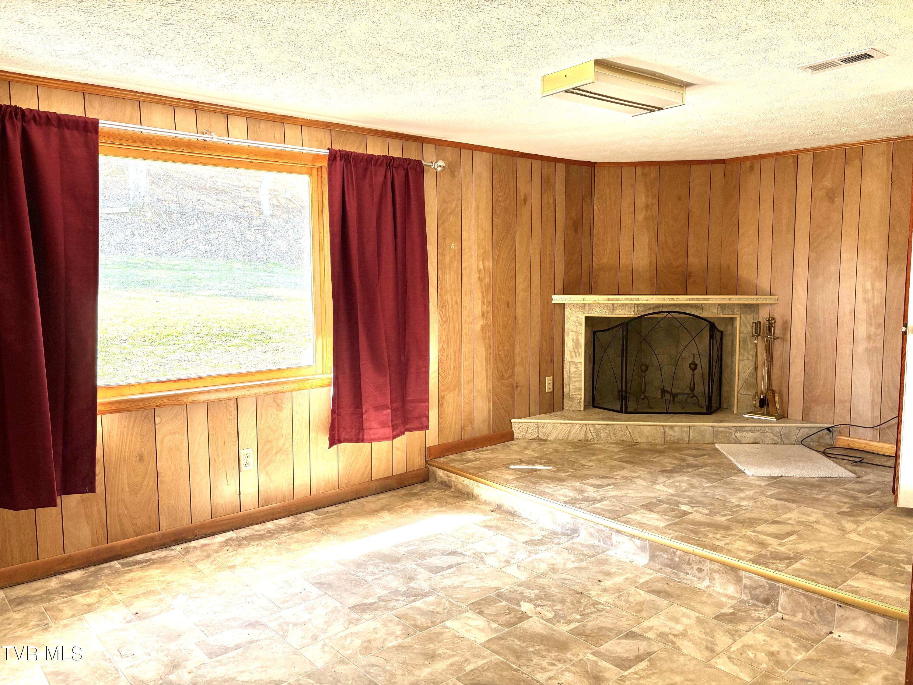 1820 Pine Orchard Road Butler, TN 37640 - Photo 14 of 35 IMG_0285