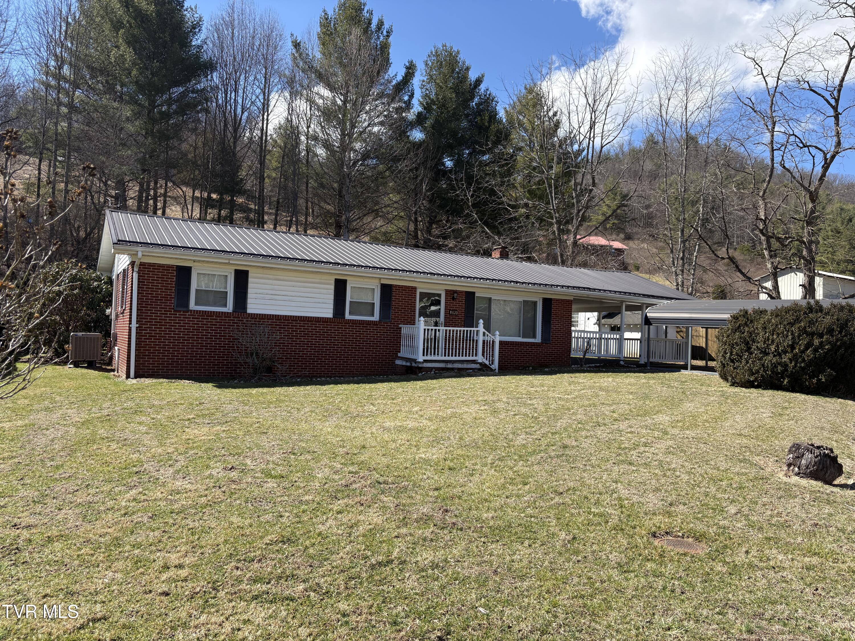 1820 Pine Orchard Road Butler, TN 37640 - Photo 2 of 35 IMG_0321