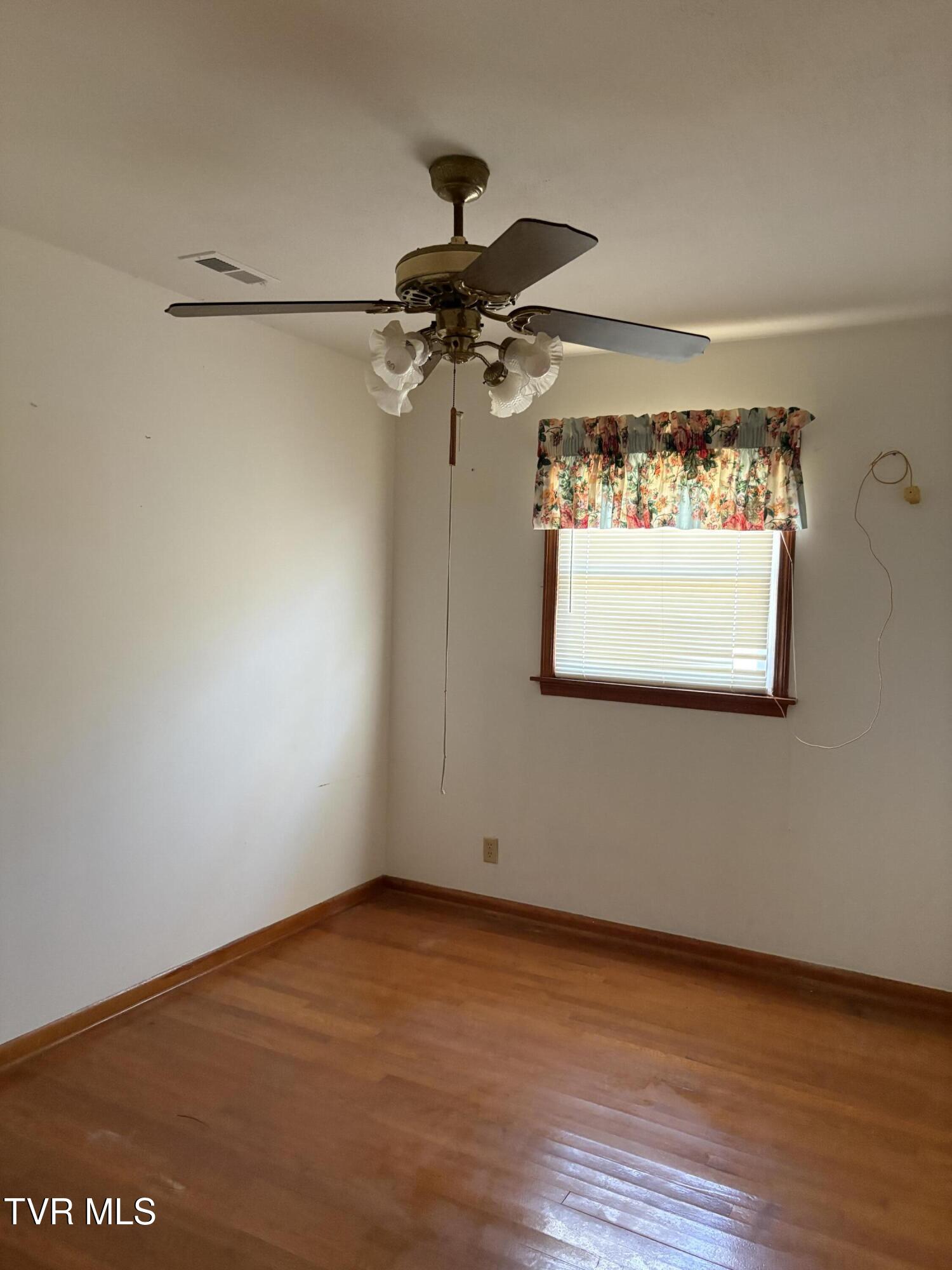 1820 Pine Orchard Road Butler, TN 37640 - Photo 23 of 35 IMG_0296