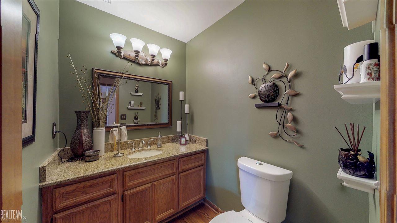 1686 Edinborough Drive Rochester, MI 48306 - Photo 18 of 42 31356728-17.JPG