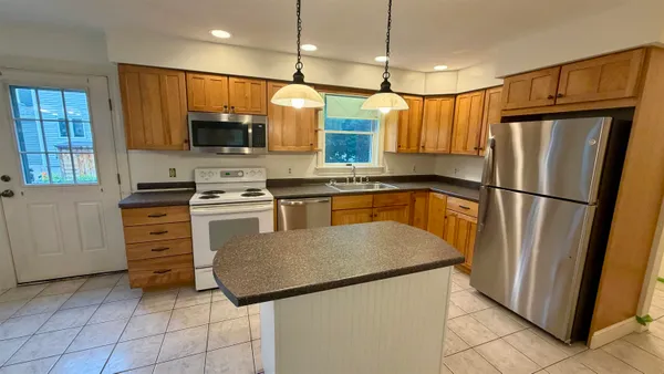 $3,295 | 11 Horne Street, Dover, NH 03820