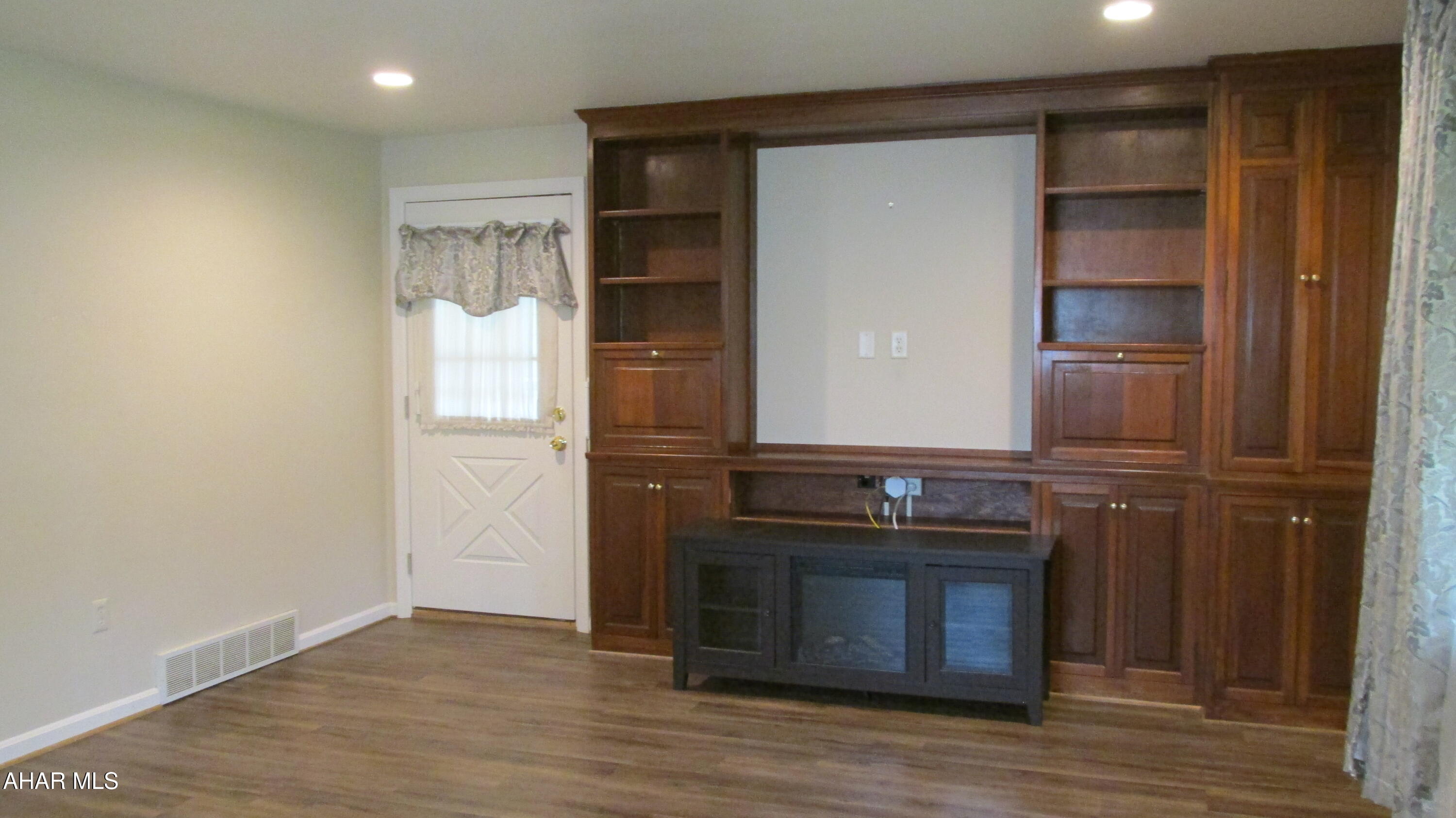 100 Lyndale Road Altoona, PA 16602 - Photo 3 of 46 IMG_5013