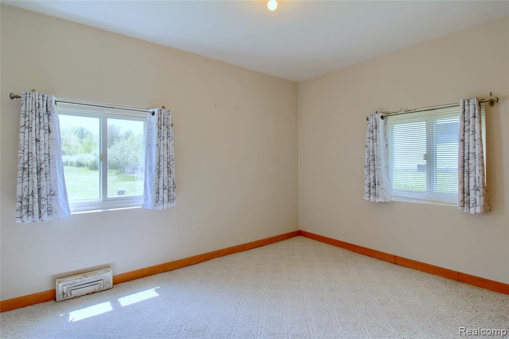 30977 West Road New Boston, MI 48164 - Photo 16 of 58 Gallery Image 16