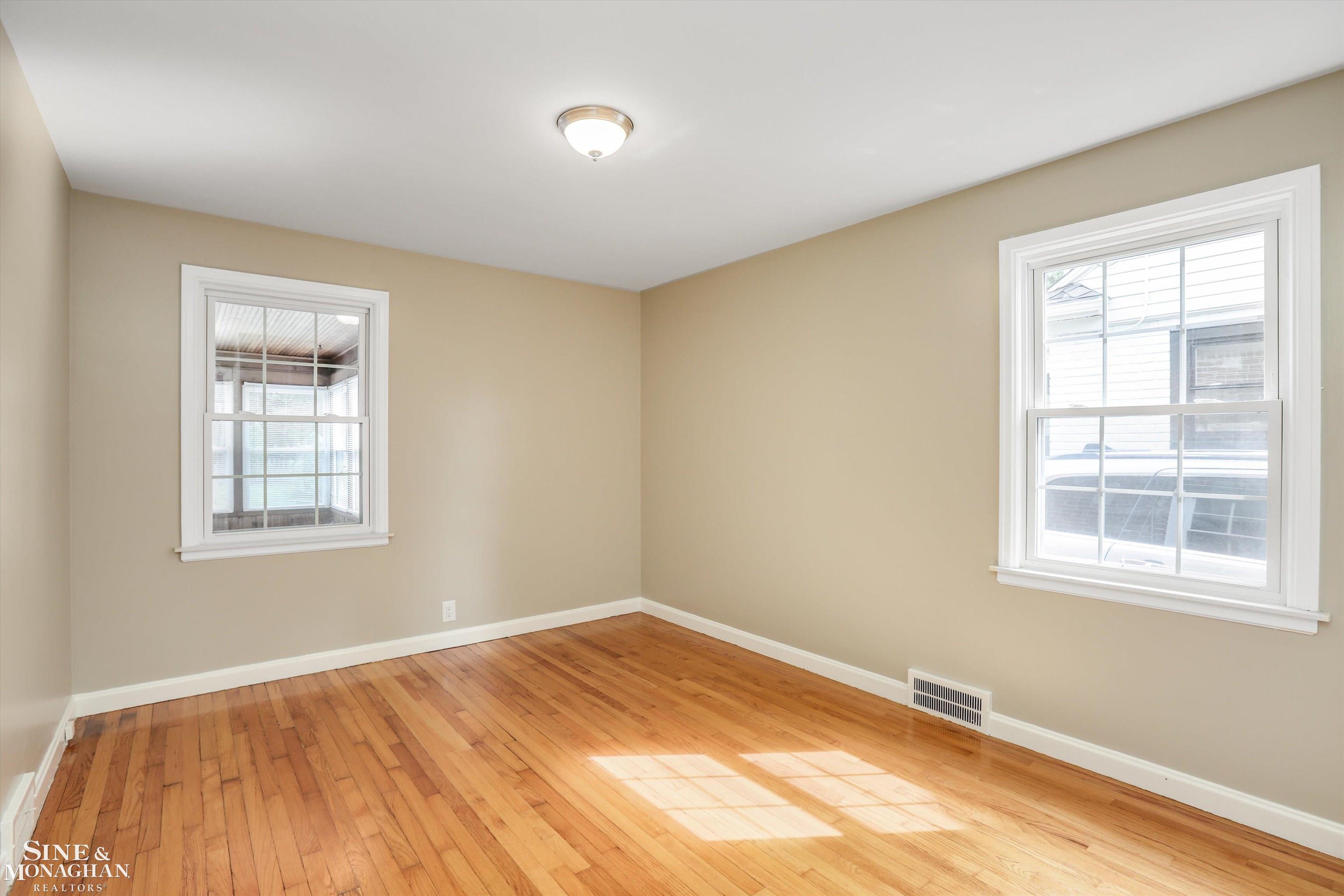 1466 Hampton Road Grosse Pointe Woods, MI 48236 - Photo 12 of 31