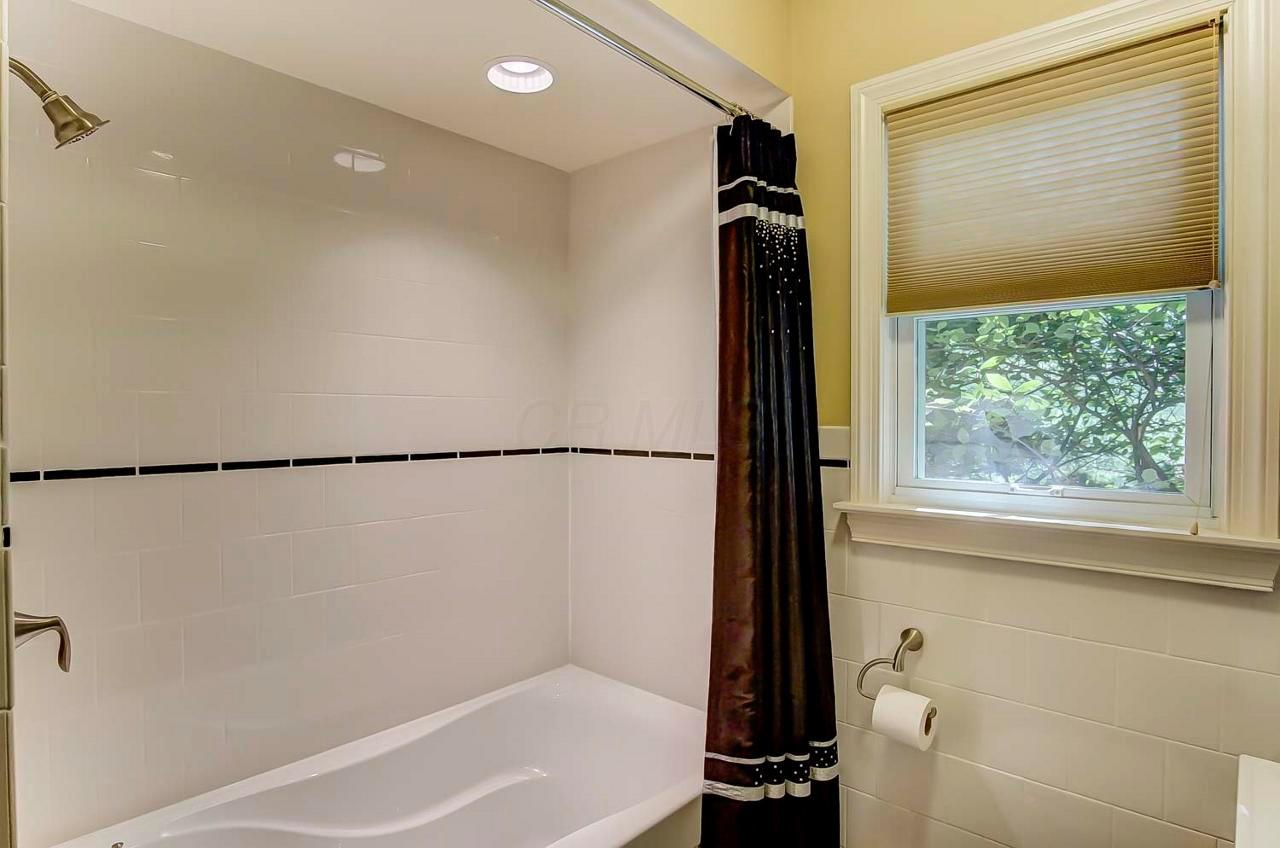 2397 Lytham Road Columbus, OH 43220 - Photo 28 of 41