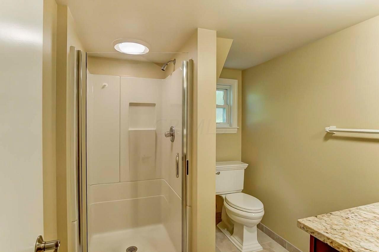 2397 Lytham Road Columbus, OH 43220 - Photo 33 of 41