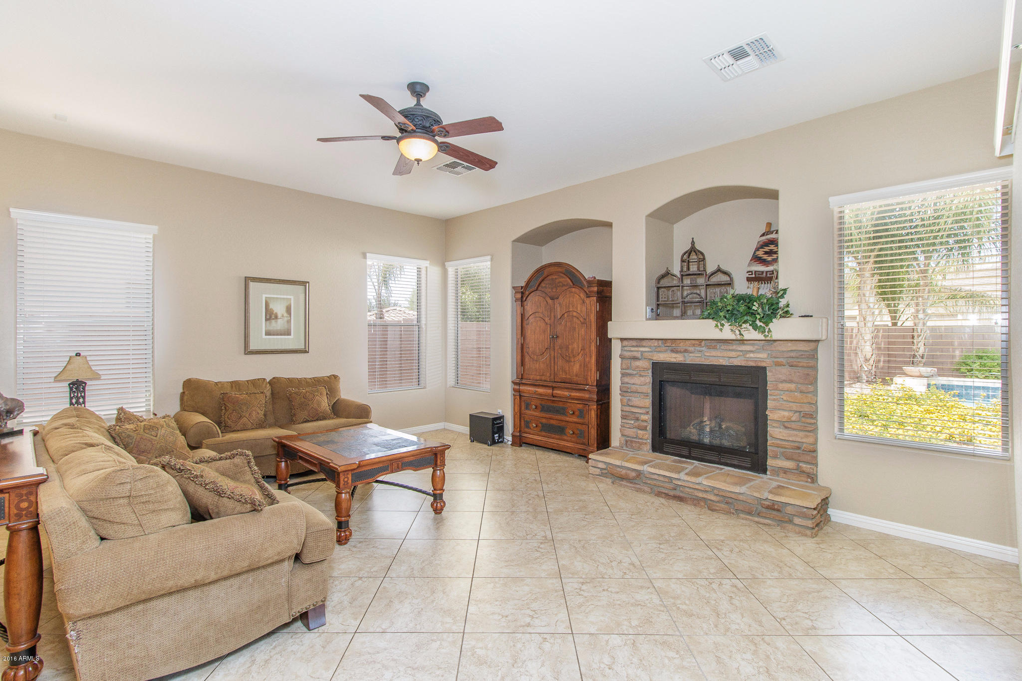 614 East Hopkins Road Gilbert, AZ 85295 - Photo 13 of 46 13) FAMILY ROOM