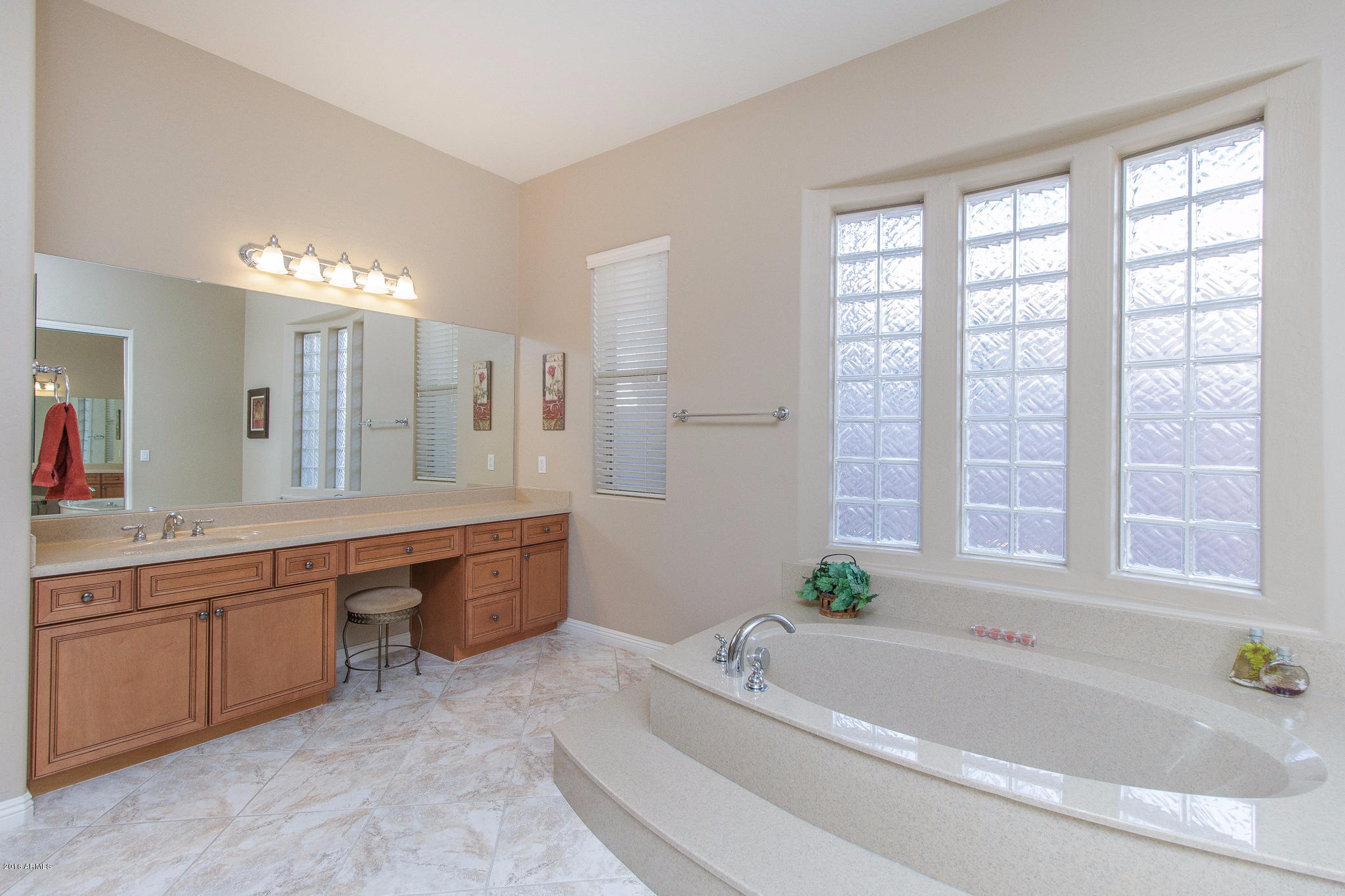 614 East Hopkins Road Gilbert, AZ 85295 - Photo 18 of 46 18) MASTER BATHROOM