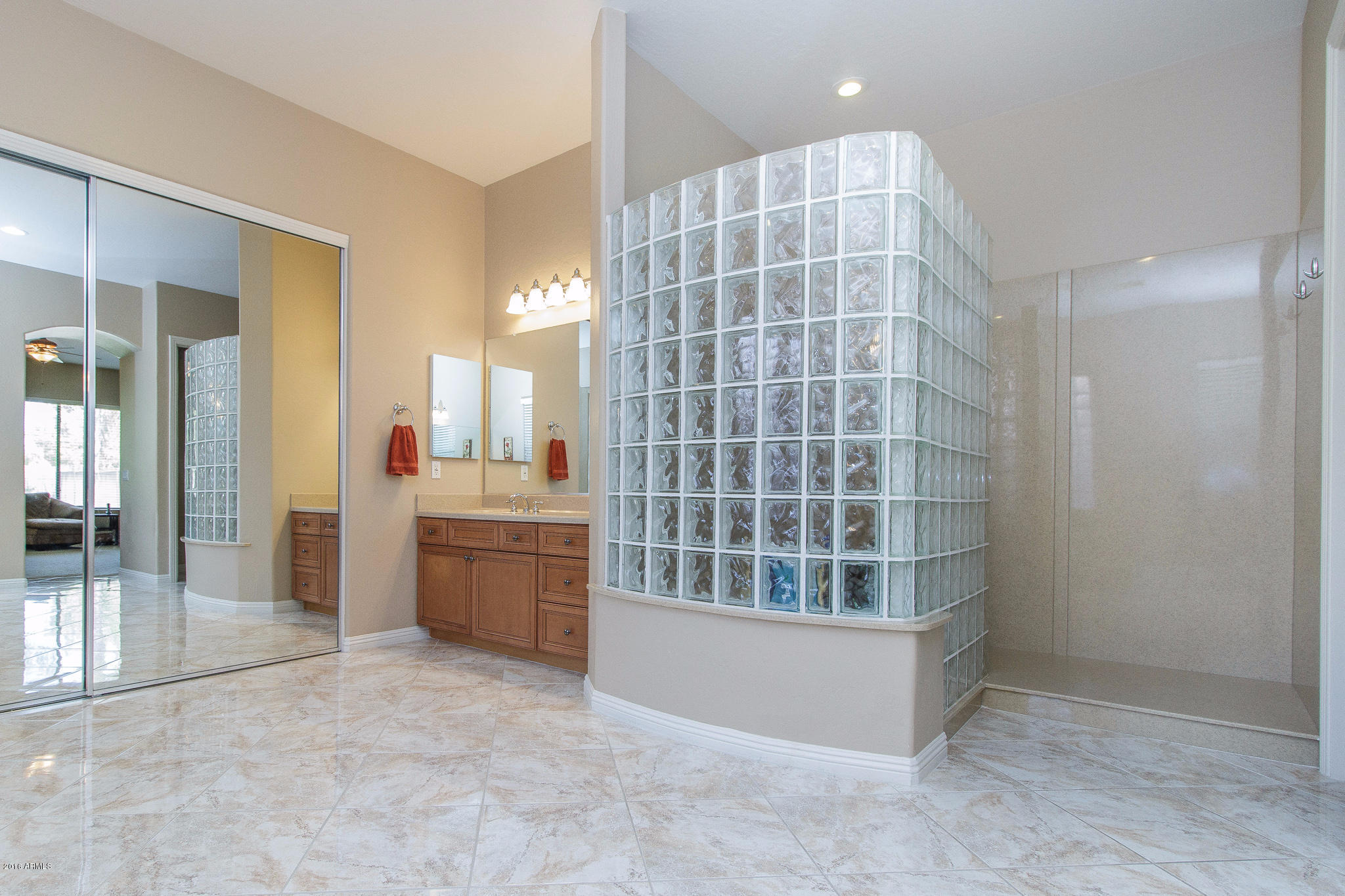 614 East Hopkins Road Gilbert, AZ 85295 - Photo 20 of 46 20) MASTER BATHROOM